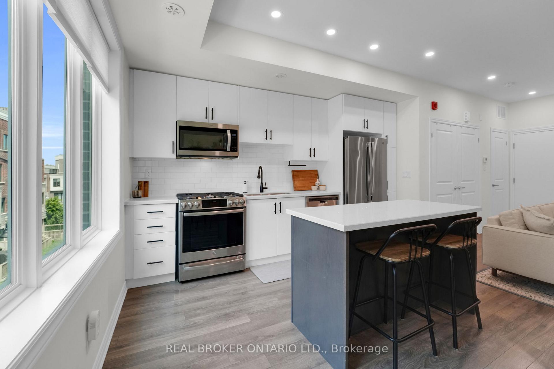 2 Bedrooms Condo at 100 Long Branch, Toronto For sale