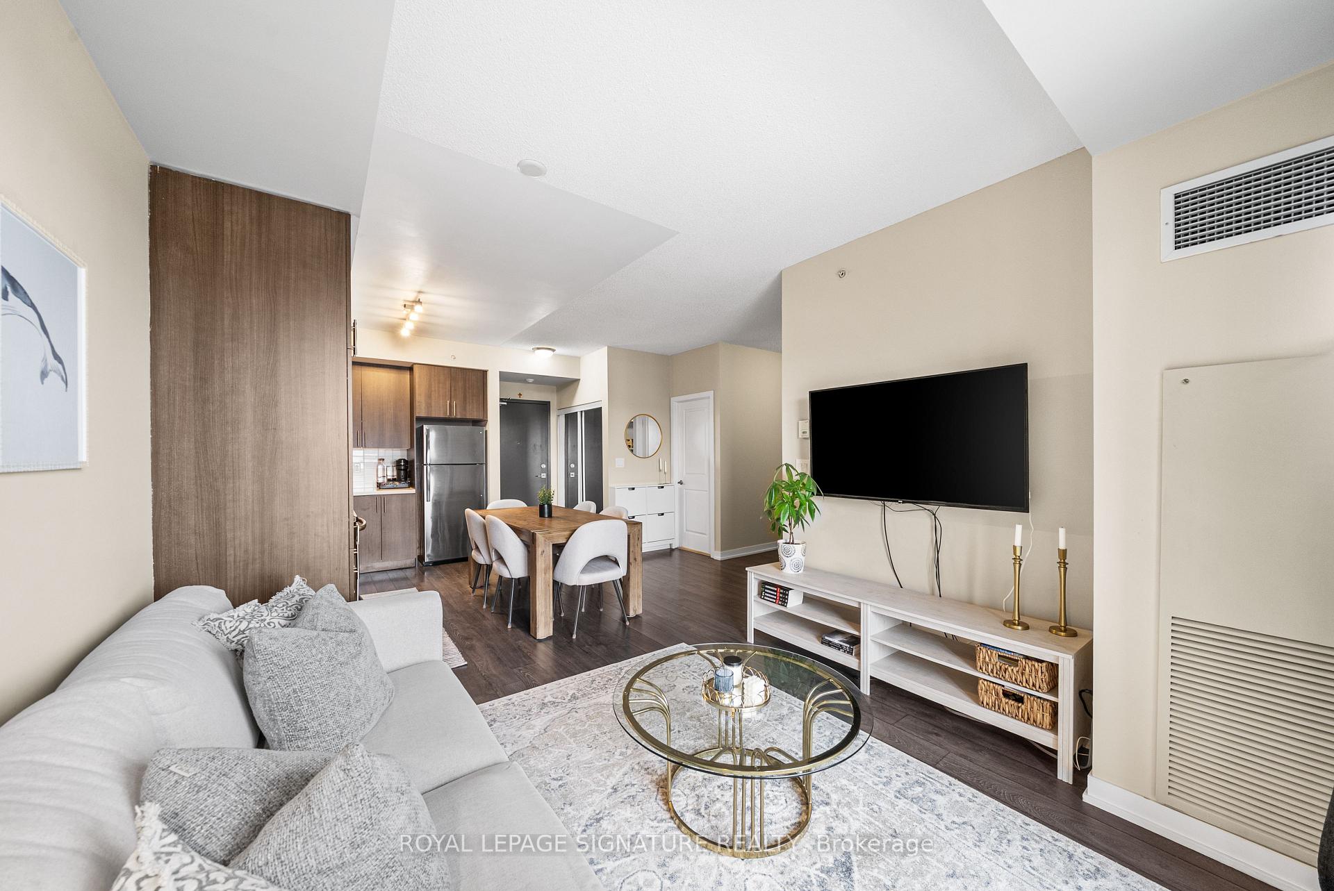 2 Bedrooms Condo at 1284 Guelph, Burlington For sale