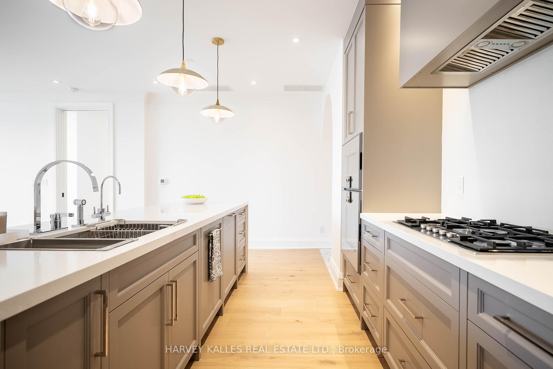 2010 Bathurst Street 2C