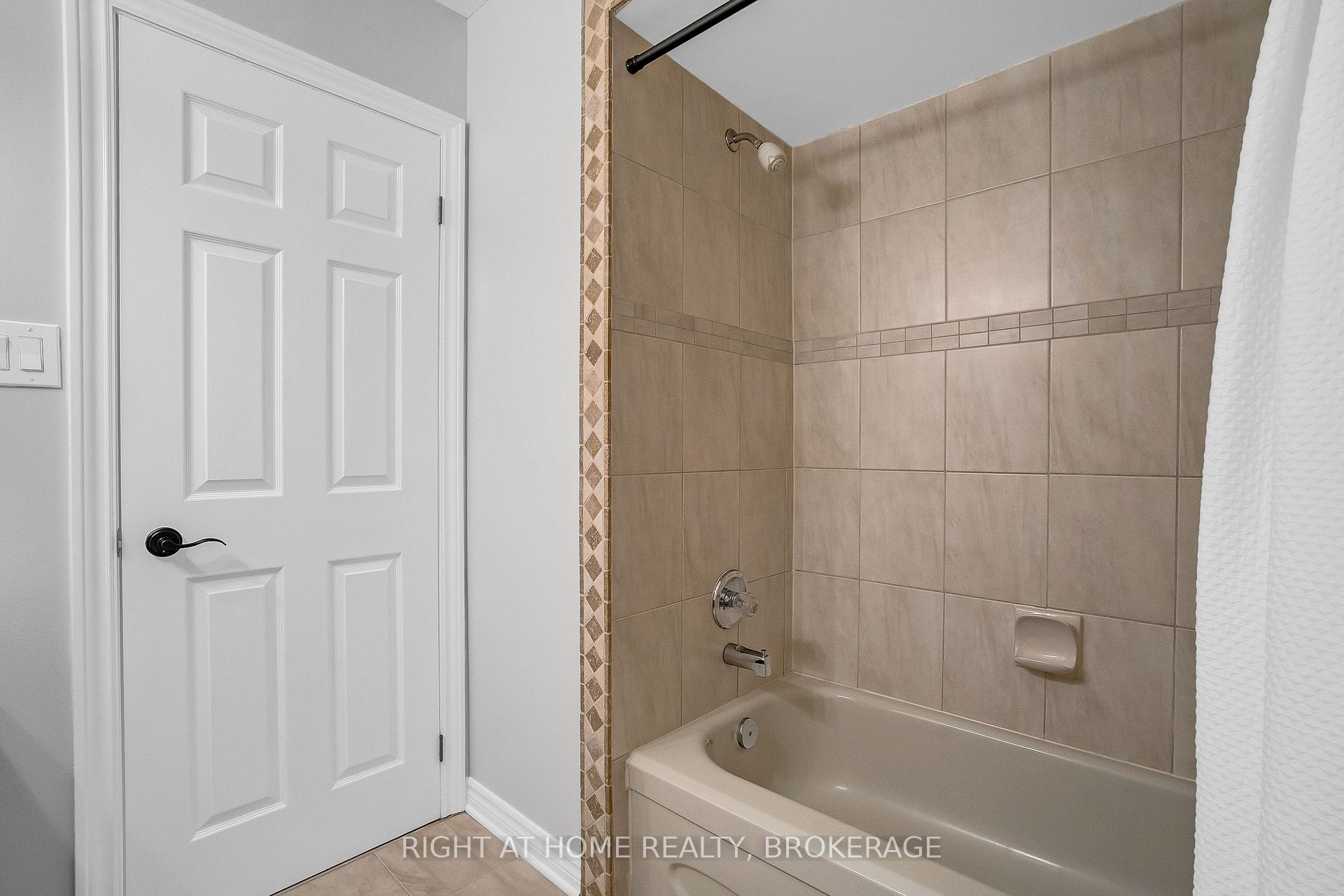 3 Bedrooms Condo at 3420 South Millway, Mississauga For sale