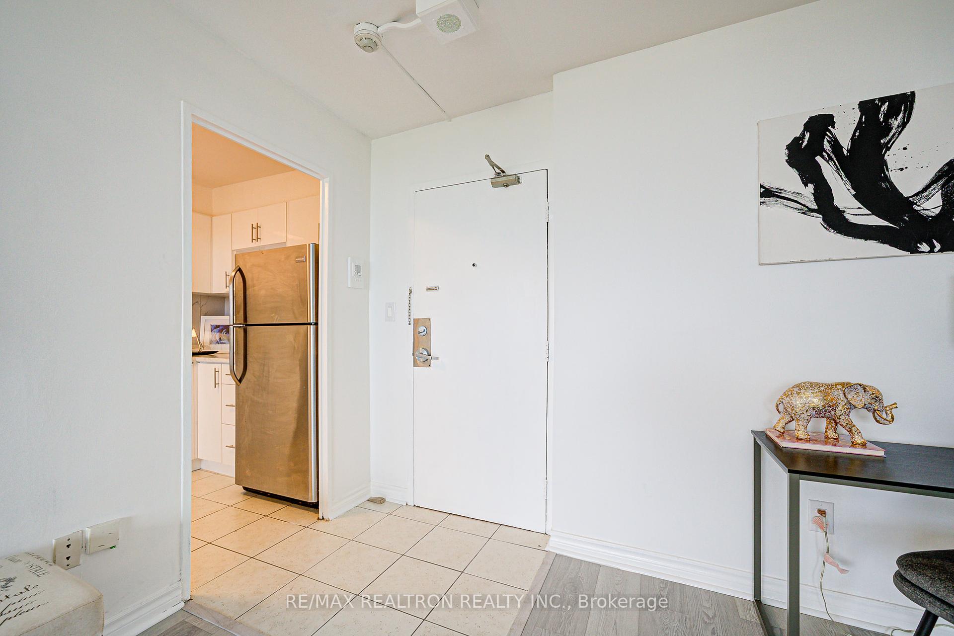 2 Bedrooms Condo at 5 Massey, Toronto For sale