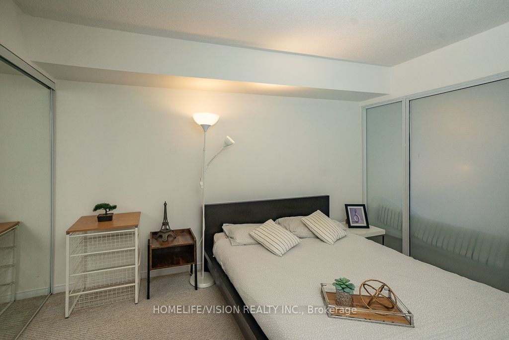 35 Finch Avenue E, #703