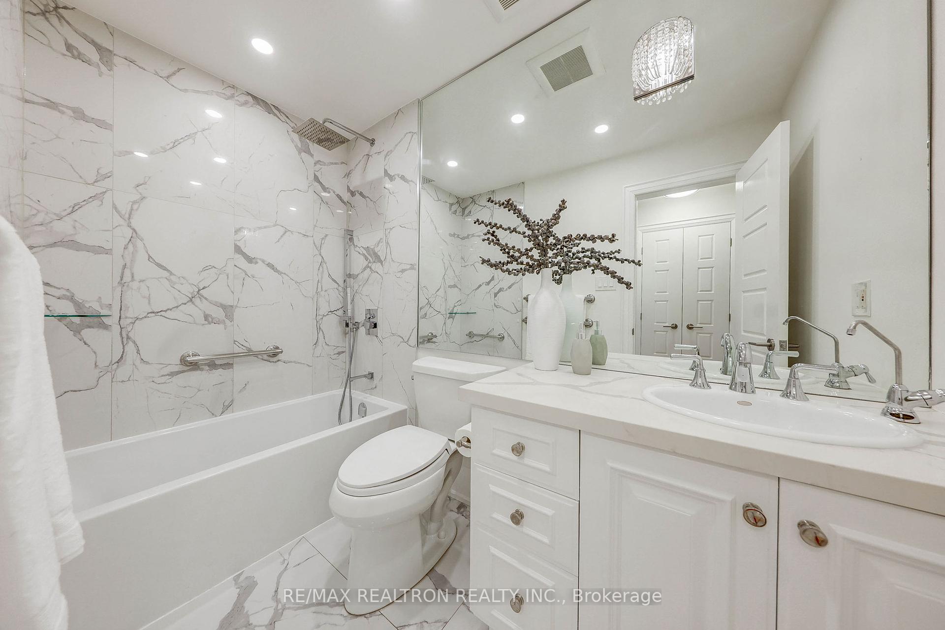 5 Bedrooms Condo at 14 Anvil Millway, Toronto For sale