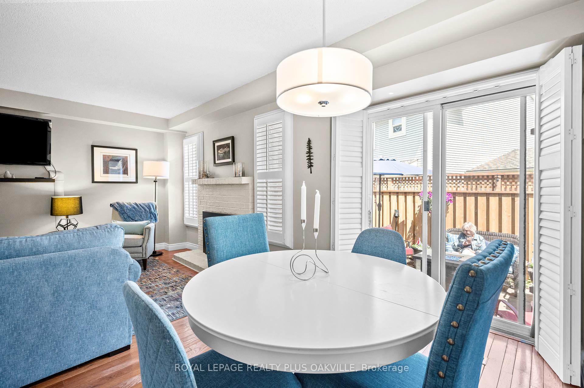 2 Bedrooms Condo at 5255 Lakeshore, Burlington For sale