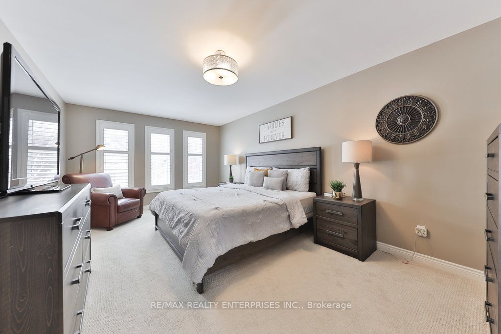 1076 Red Pine Crescent
