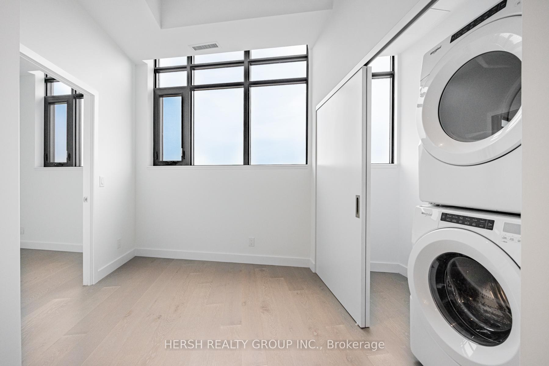 2 Bedrooms Condo at 160 Kingsway, Toronto For sale