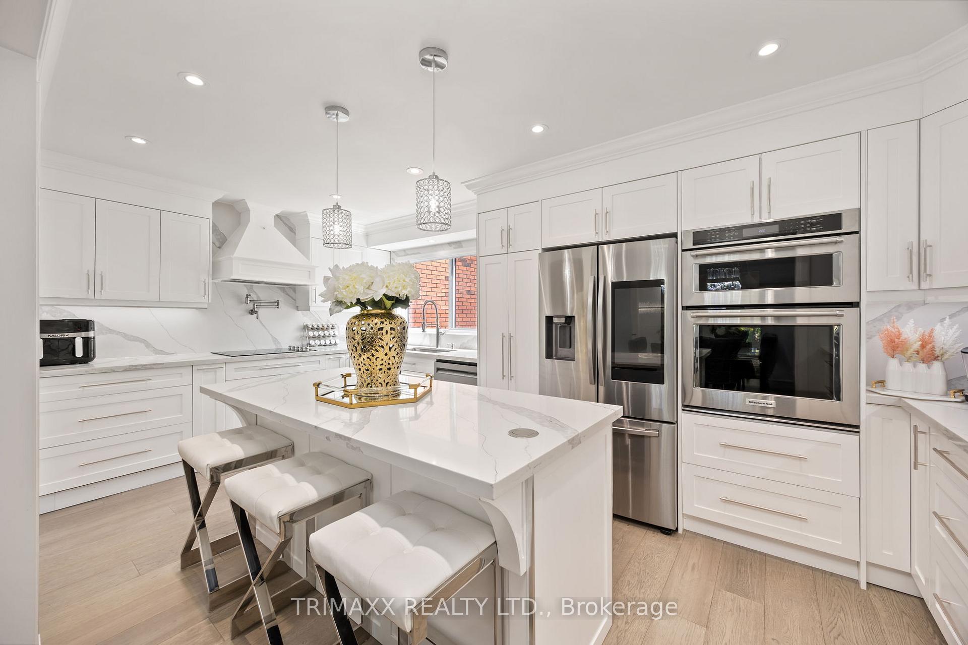 4 Bedrooms Condo at 4165 Fieldgate, Mississauga For sale