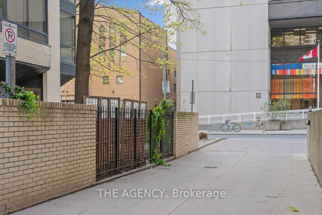 2 Bedrooms Condo at 211 St Patrick, Toronto For sale