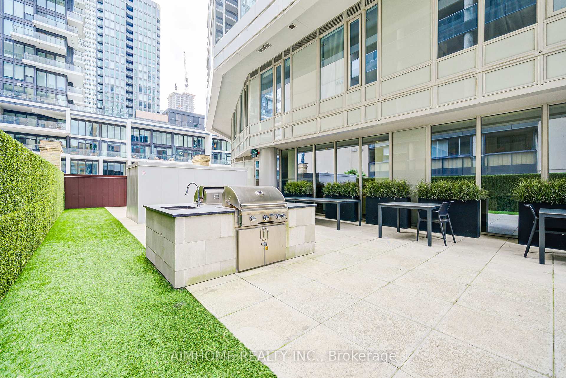 2 Bedrooms Condo at 68 Shuter, Toronto For sale