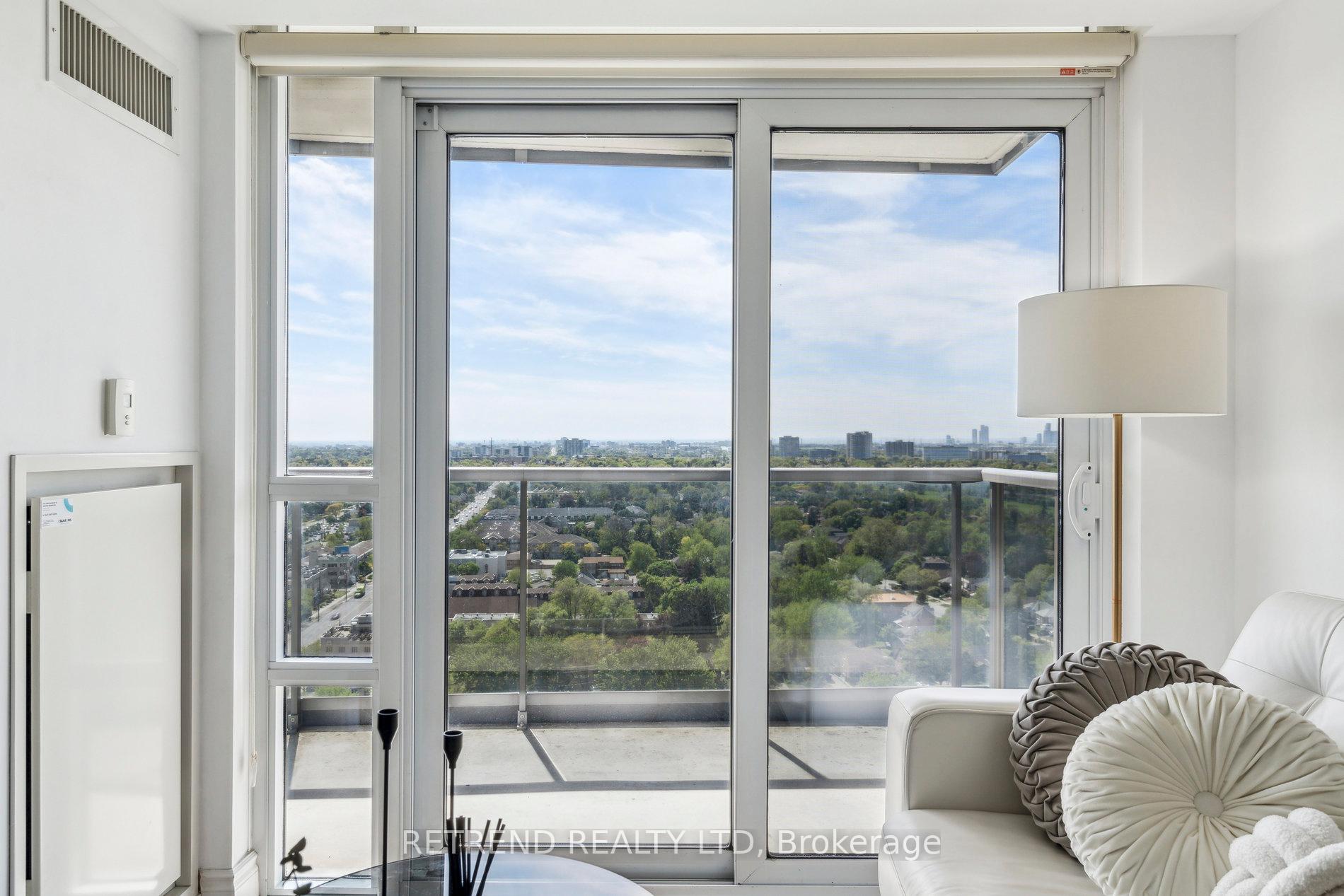 2 Bedrooms Condo at 15 Greenview, Toronto For sale