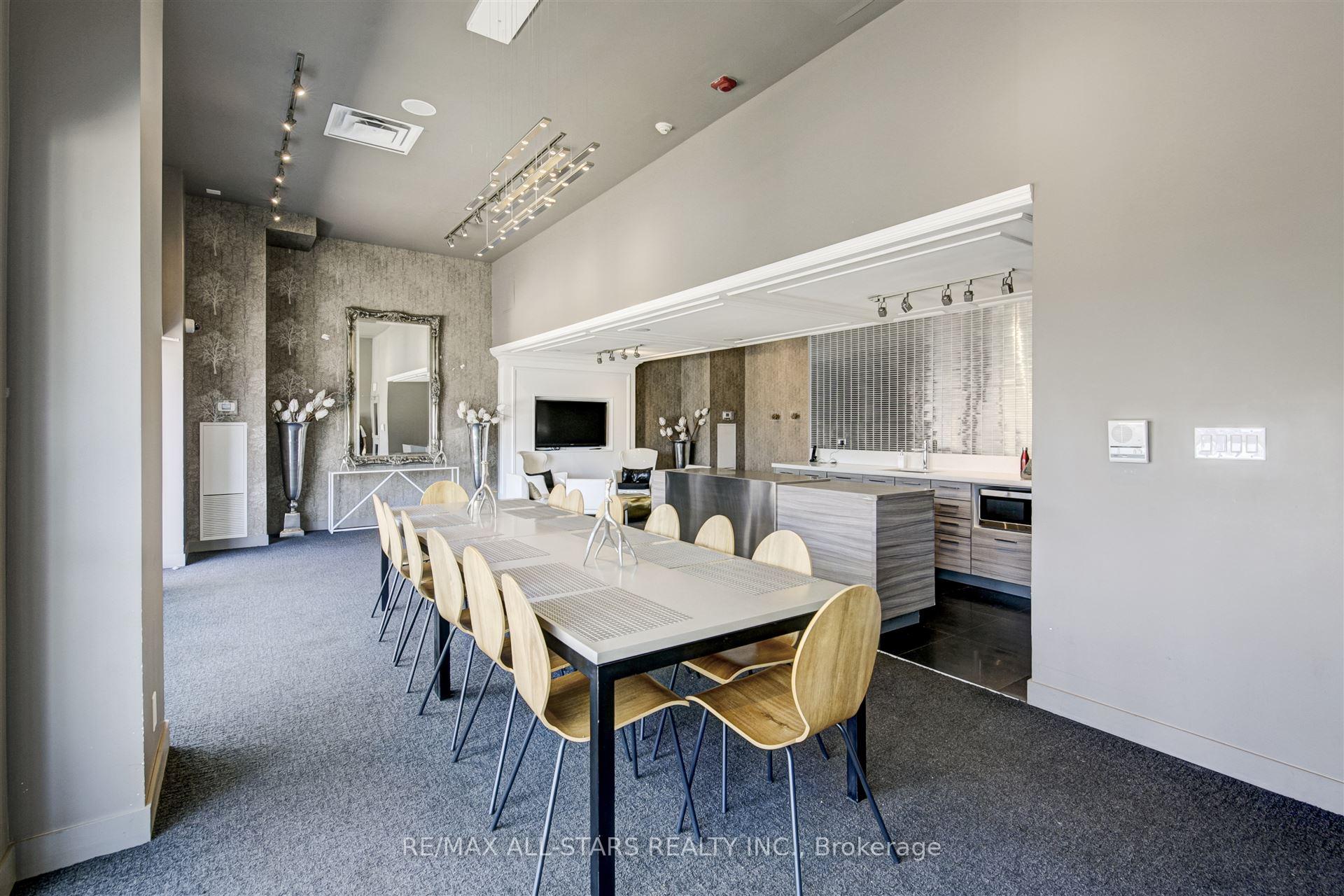 2 Bedrooms Condo at 510 King, Toronto For sale