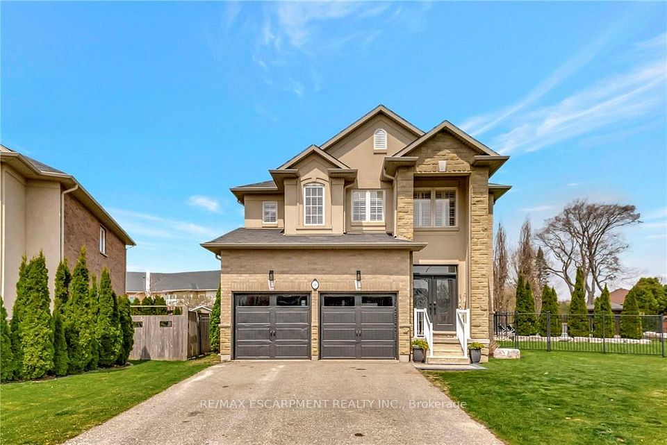 349 Valridge Drive, Hamilton, ON L9G 0B1