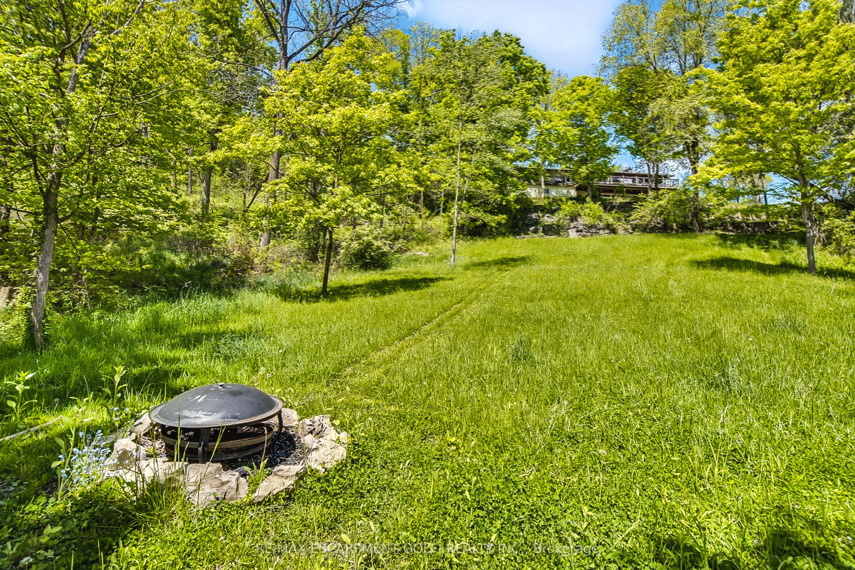 932 OLD DUNDAS Road