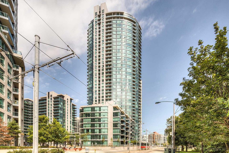 215 Fort York