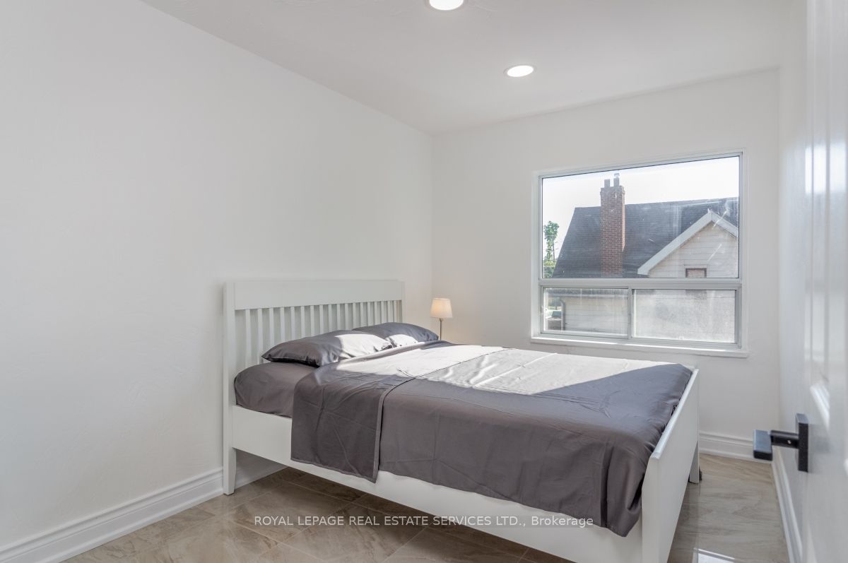 2709 Lake Shore Boulevard W