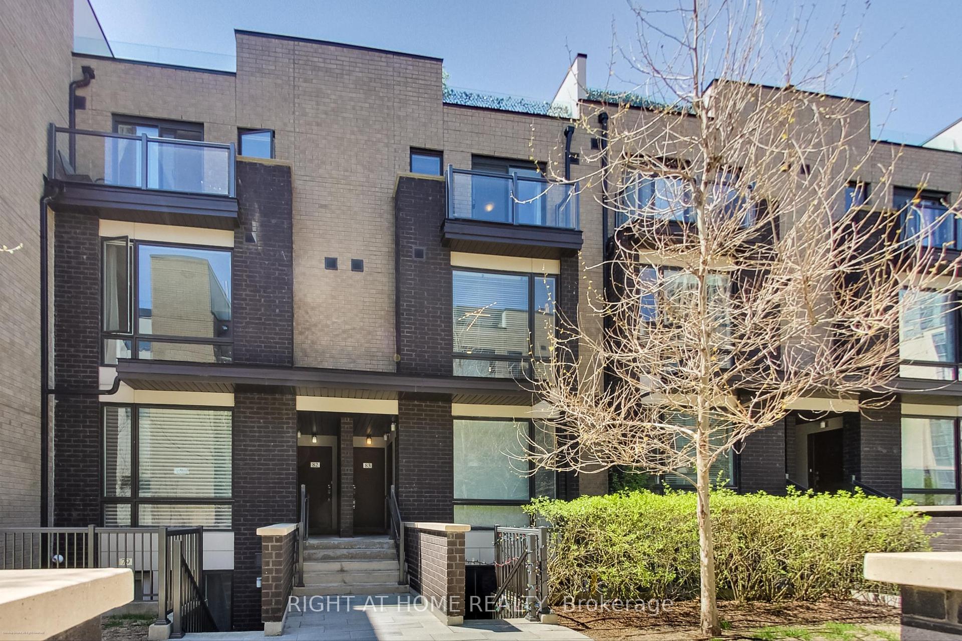 2 Bedrooms Condo at 30 Fieldway, Toronto For sale