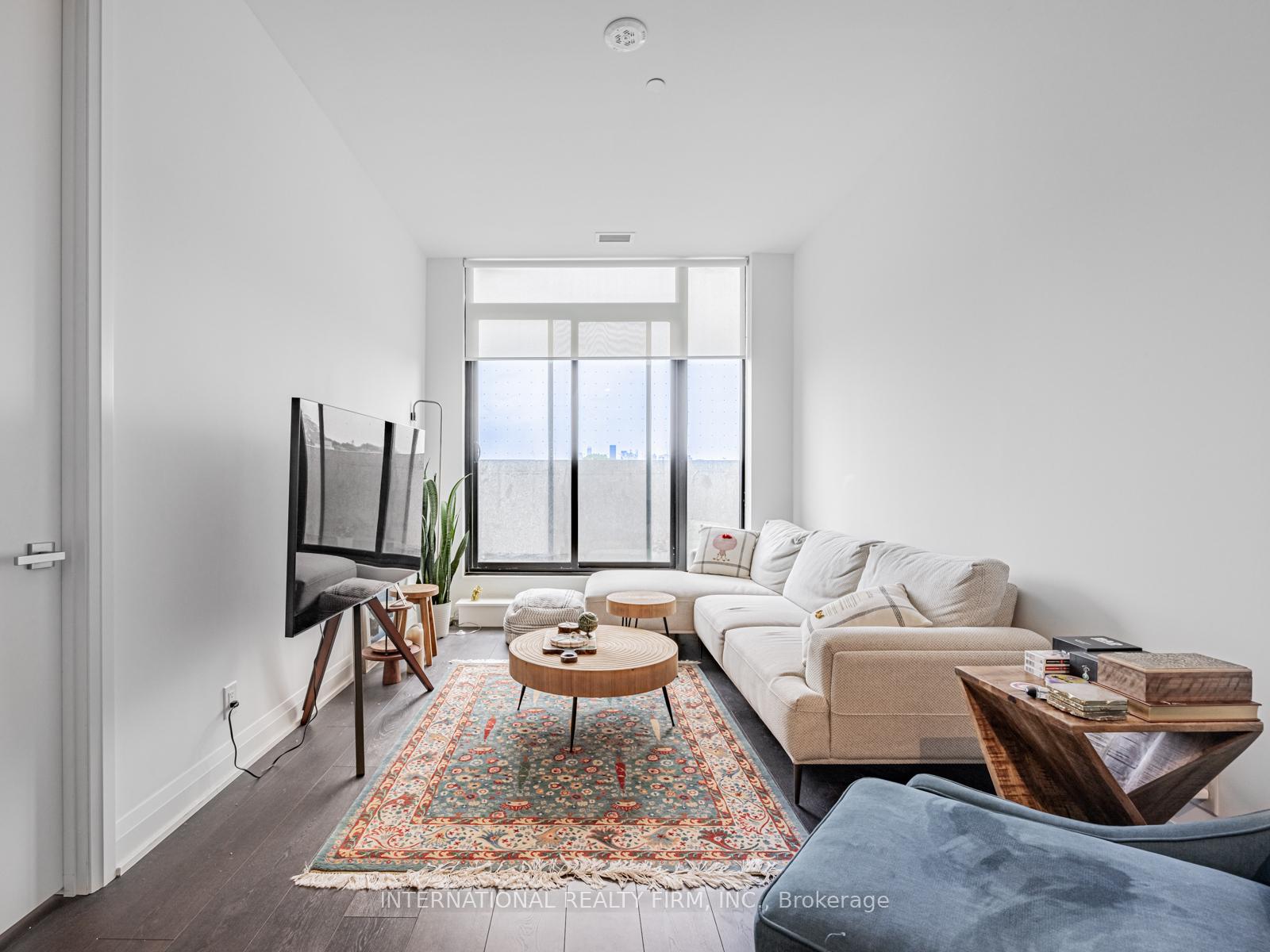 2 Bedrooms Condo at 33 Frederick Todd, Toronto For sale