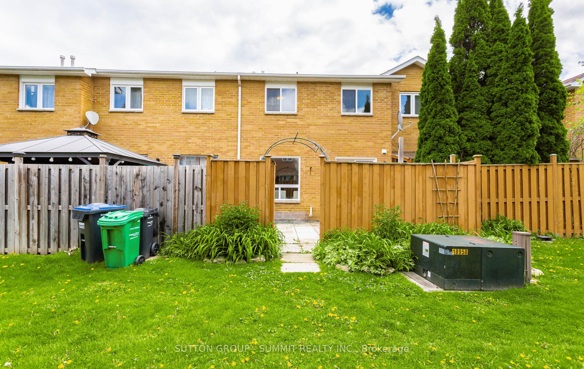 3 Bedrooms Condo at 550 Steddick, Mississauga For sale