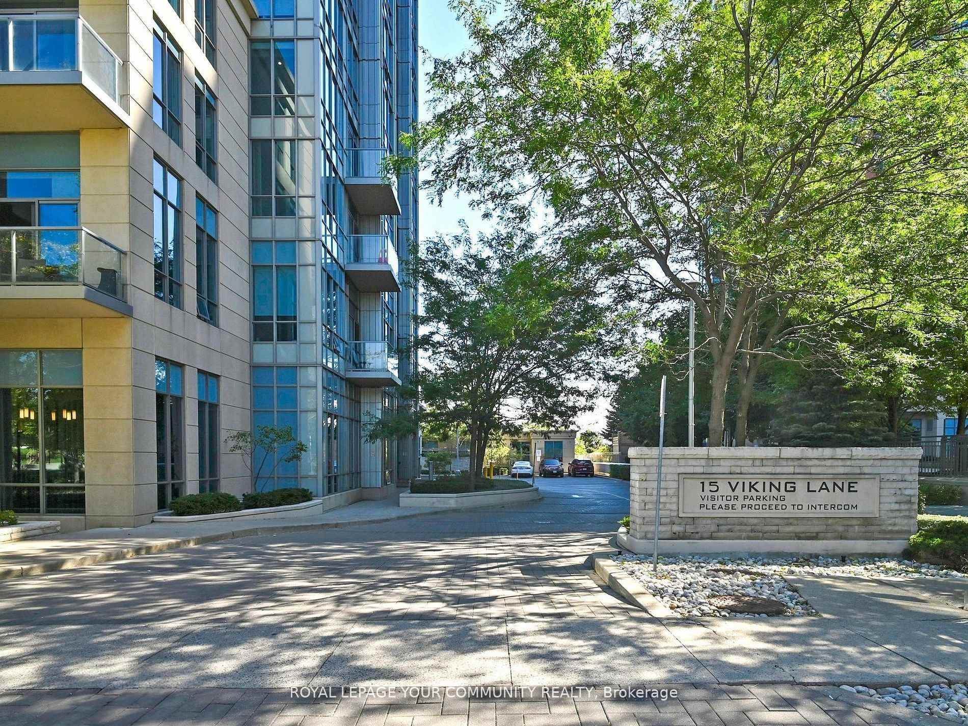 2 Bedrooms Condo at 15 Viking, Toronto For sale