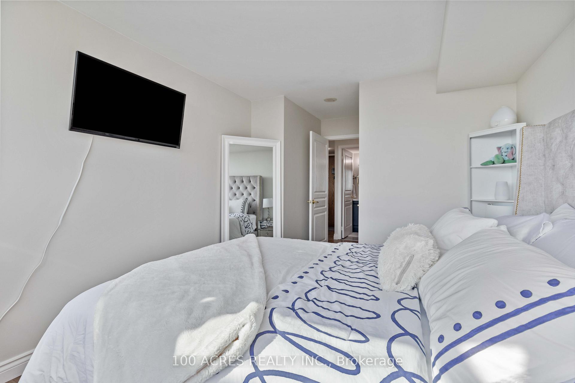 2 Bedrooms Condo at 4879 Kimbermount,  Mississauga For sale