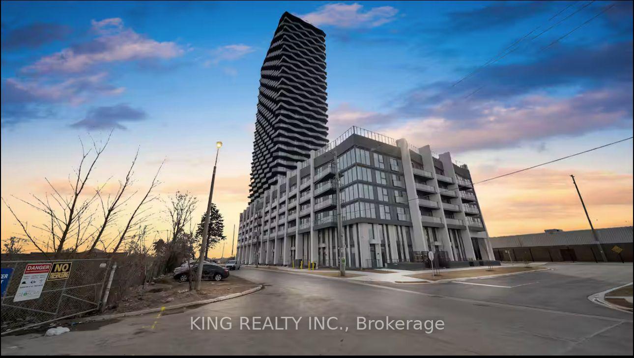 3 Bedrooms Condo at 36 Zorra,  Toronto For sale