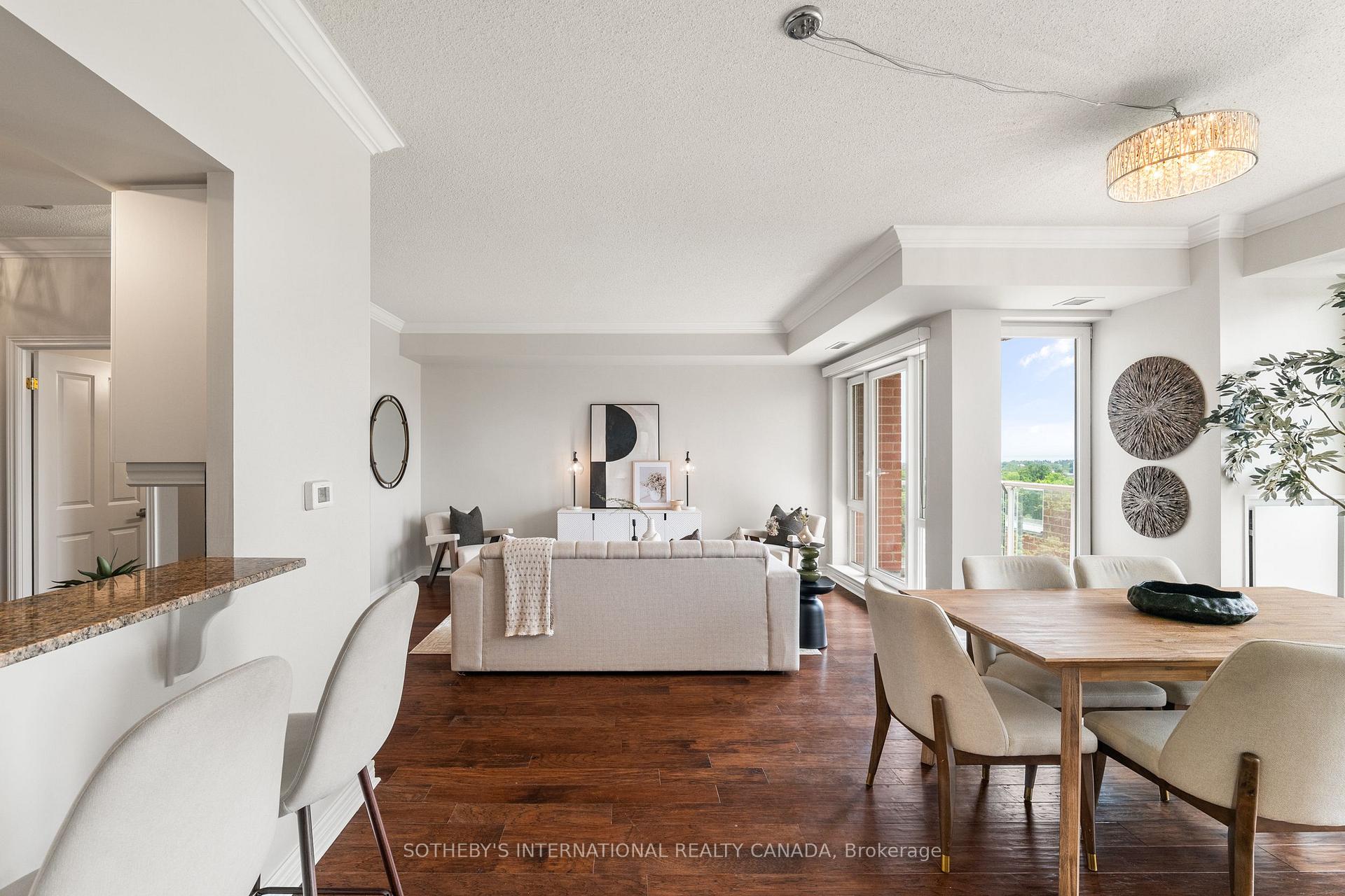 2 Bedrooms Condo at 40 Old Mill, Oakville For sale