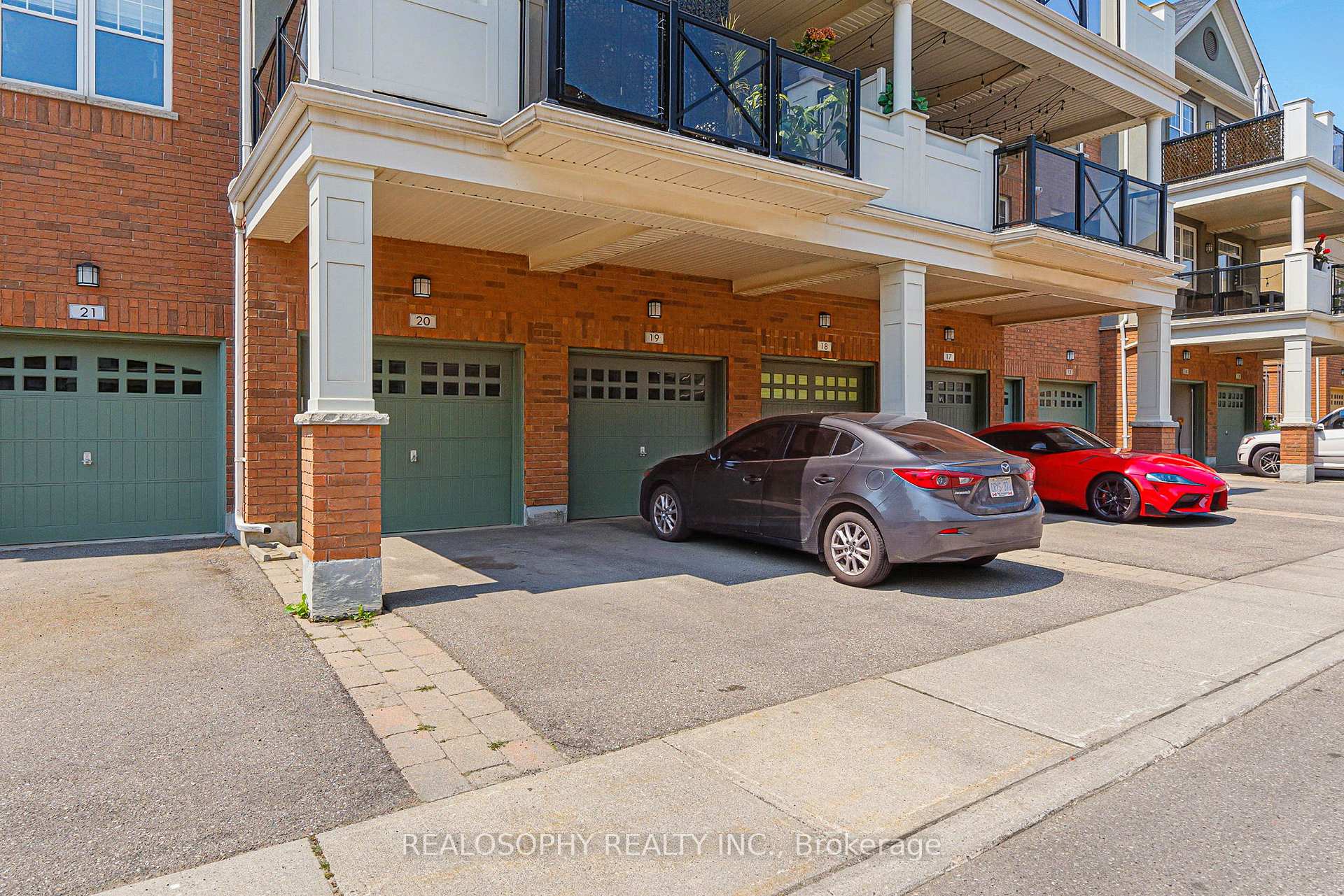 2 Bedrooms Condo at 2333 Sawgrass, Oakville For sale
