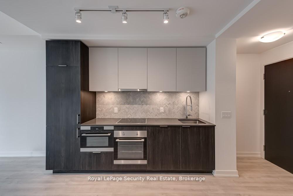 1 Bedroom Condo at 158 Front, Toronto For sale