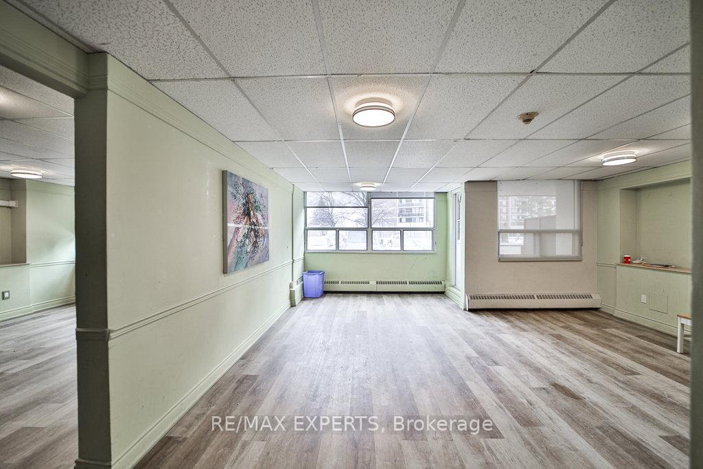 2 Bedrooms Condo at 551 The West Mall,  Toronto For sale