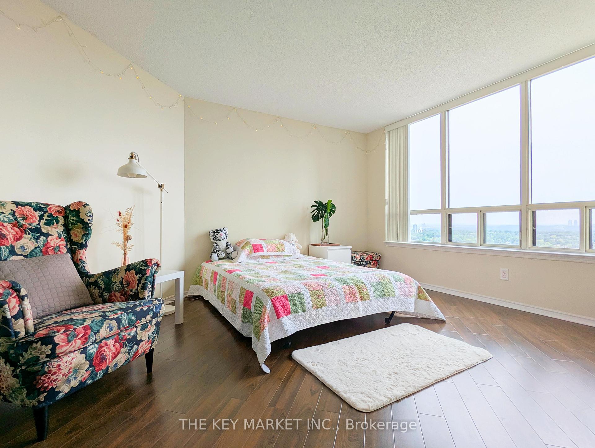 4 Bedrooms Condo at 7 Bishop, Toronto For sale