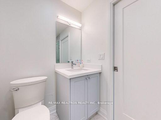 2 Bedrooms Condo at 225 Webb, Mississauga For sale