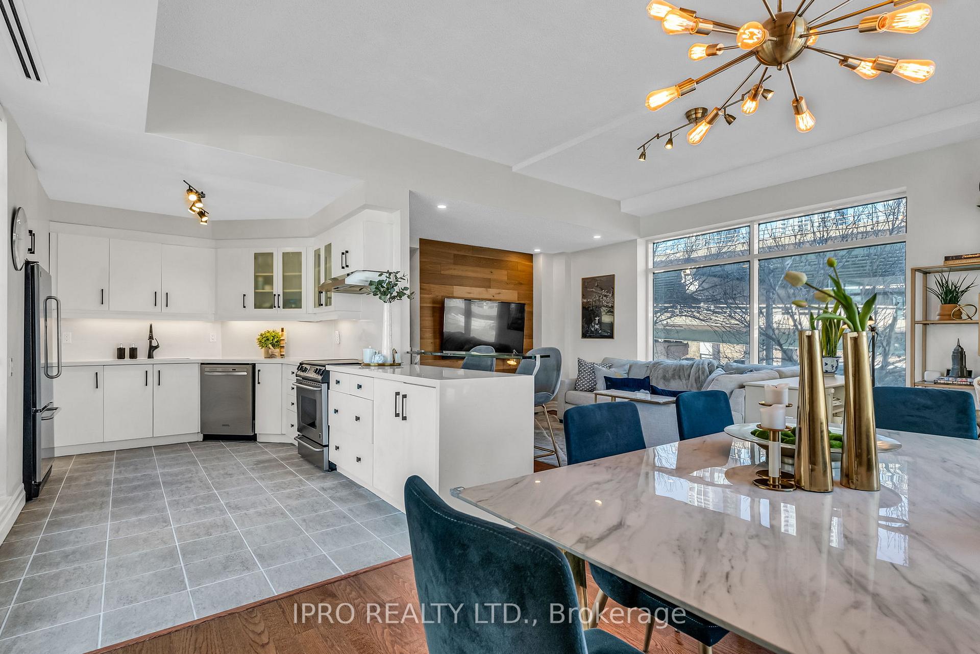 3 Bedrooms Condo at 500 Queens, Toronto For sale