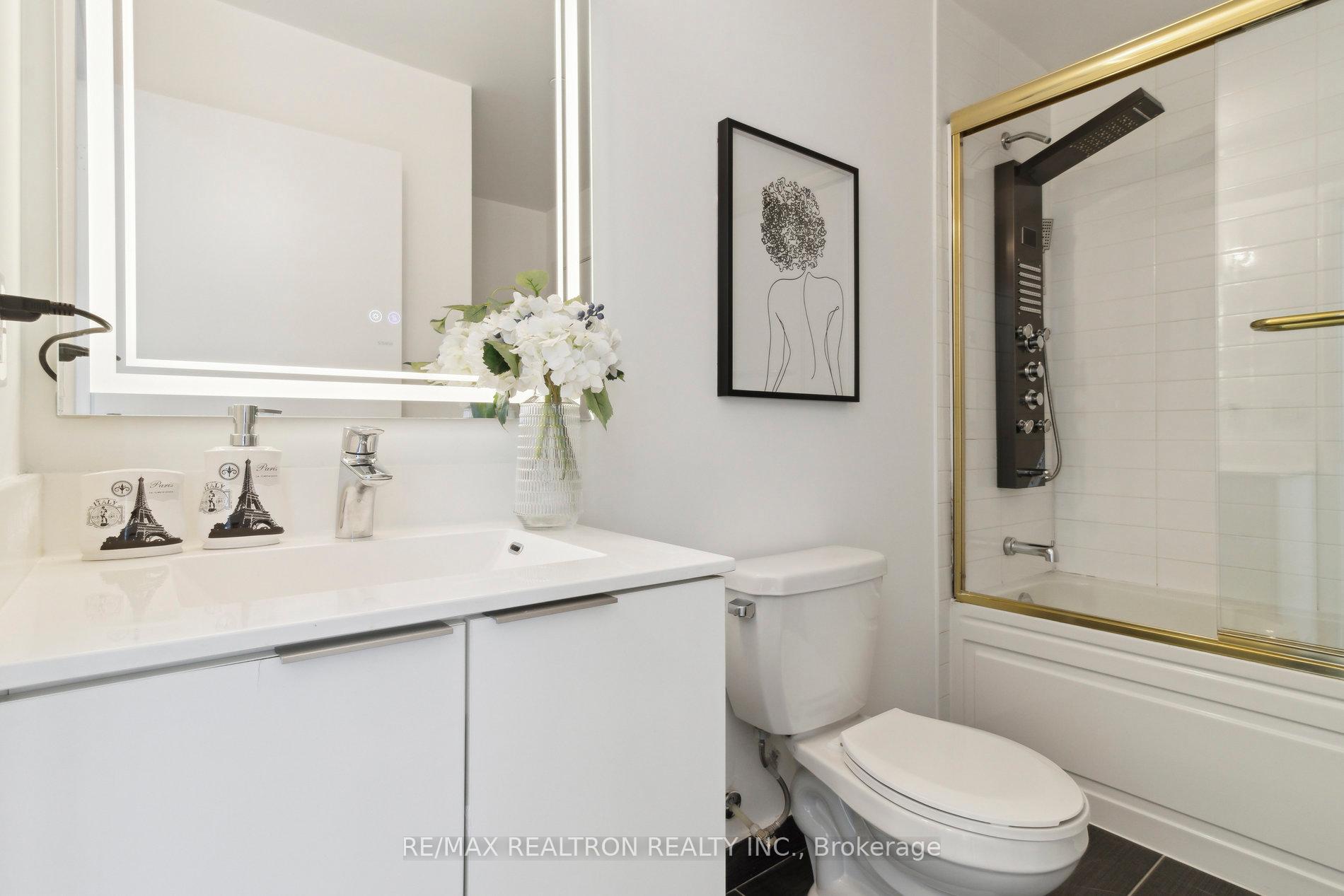 2 Bedrooms Condo at 30 Shore Breeze, Toronto For sale