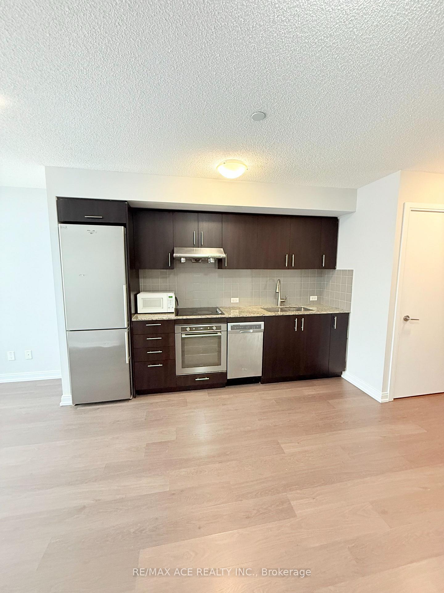 1 Bedroom Condo at 255 Village Green, Toronto For sale