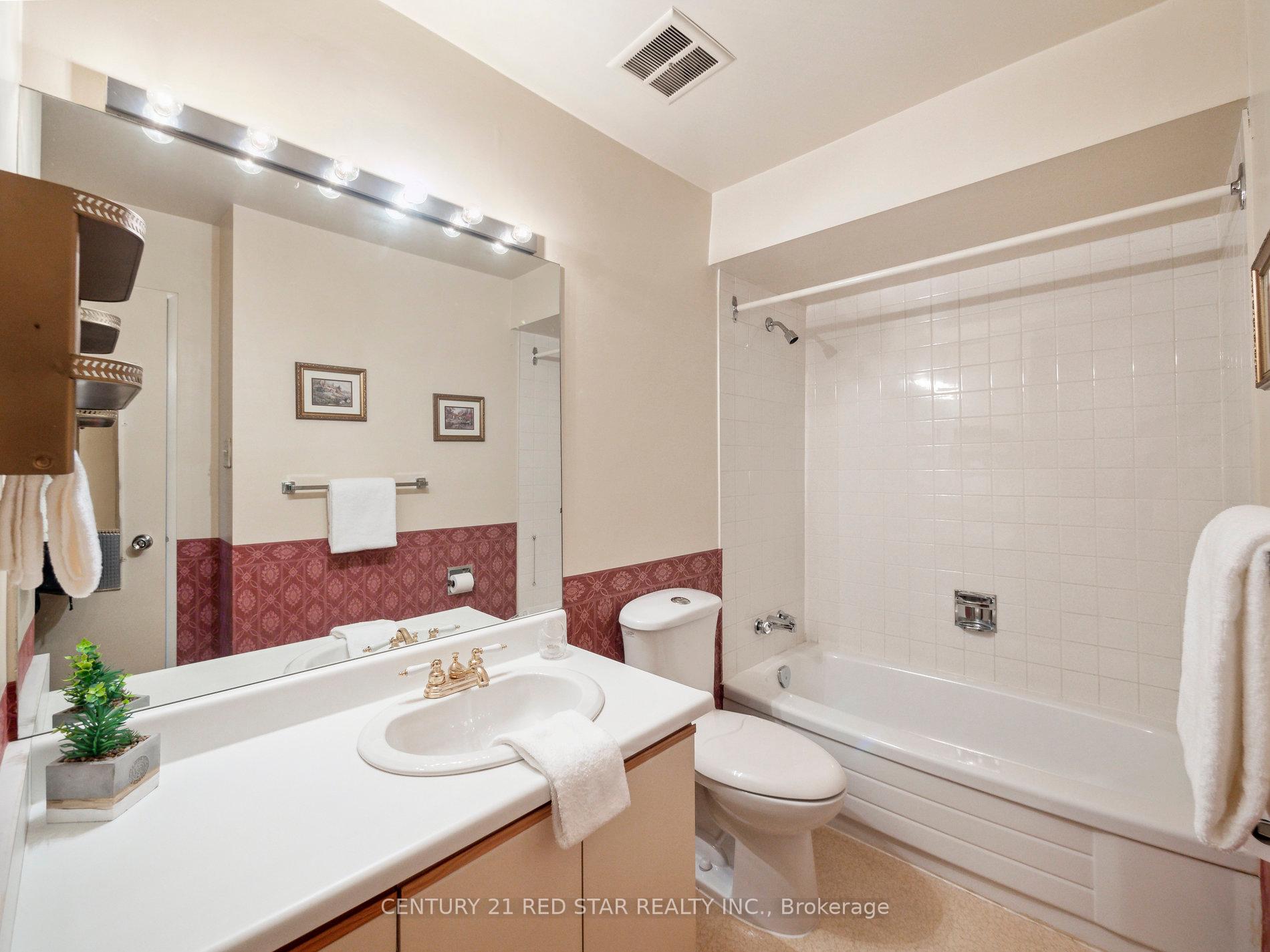 2 Bedrooms Condo at 4001 Don Mills, Toronto For sale