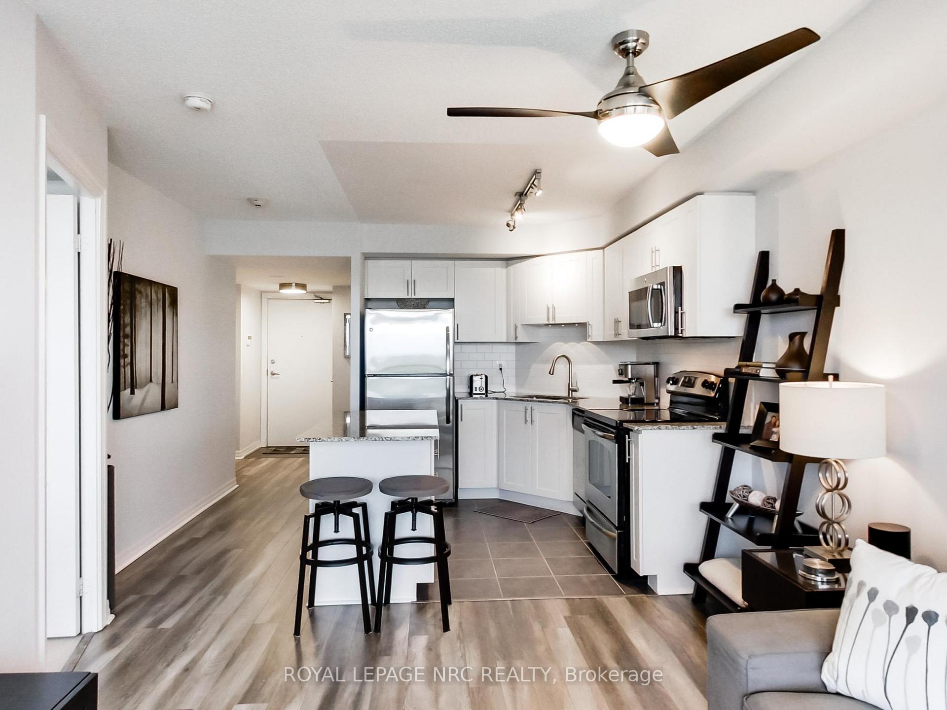 2 Bedrooms Co-op at 1940 Ironstone, Burlington For sale
