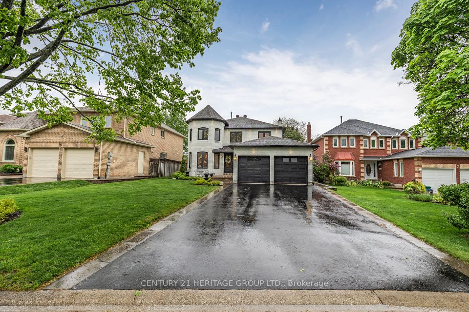 9 Tomlin Court, Barrie, ON L4H 7H1