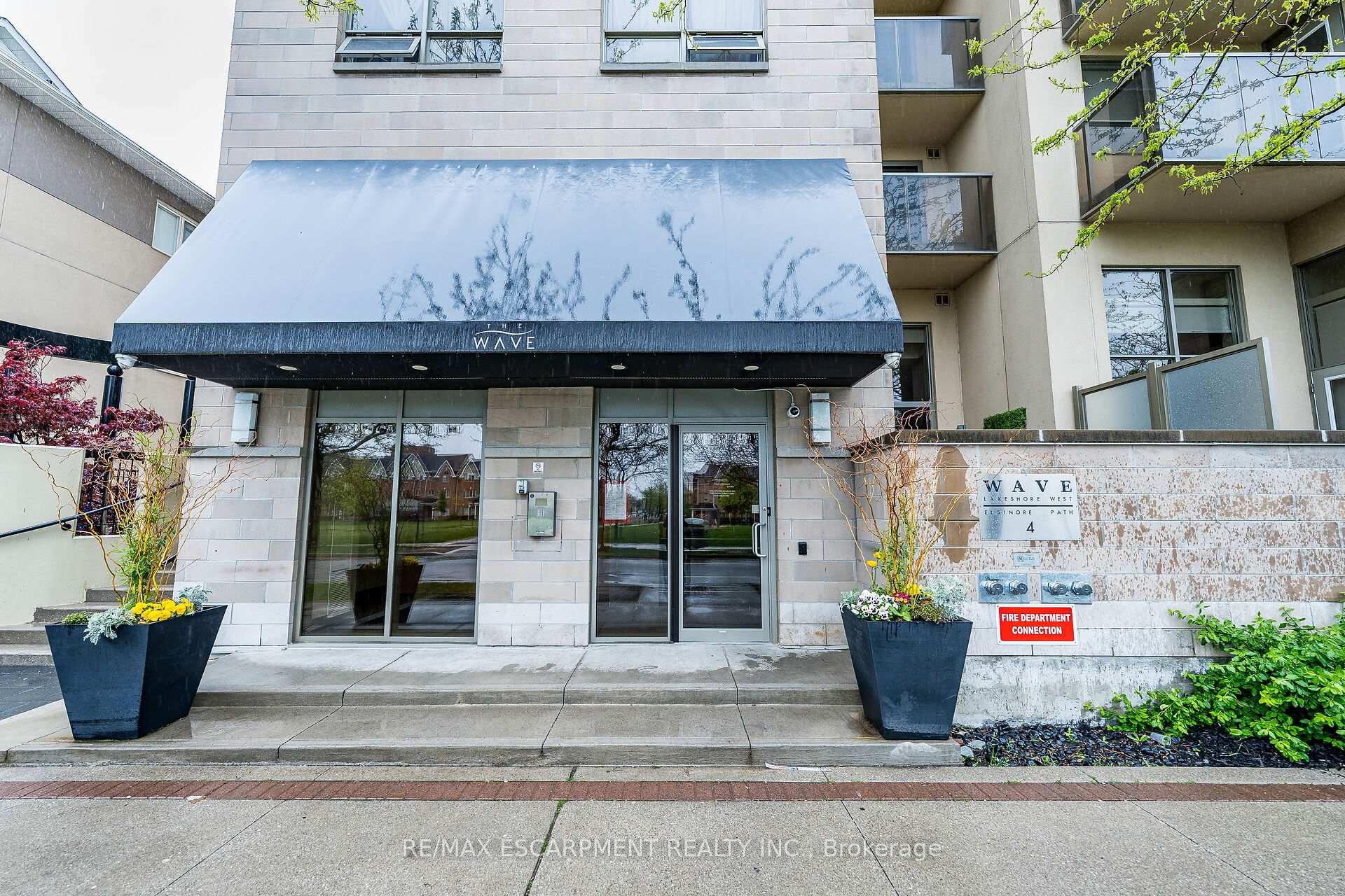 2 Bedrooms Condo at 4 Elsinore, Toronto For sale