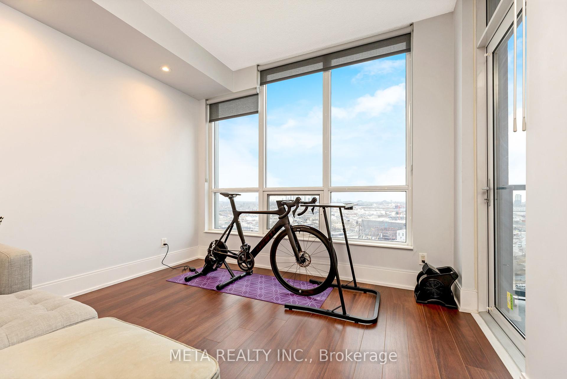 2 Bedrooms Condo at 15 Viking,  Toronto For sale