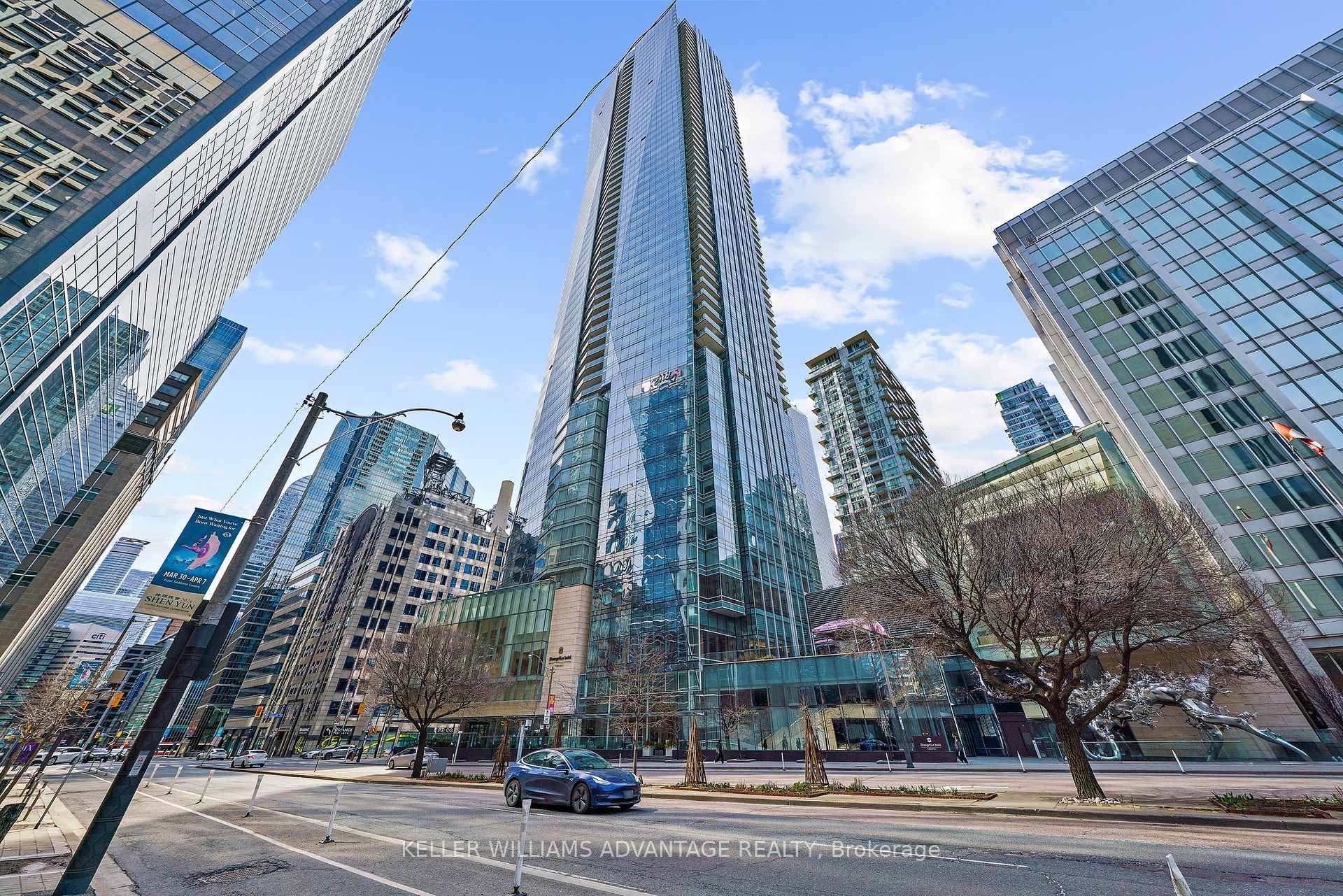 2 Bedrooms Condo at 180 University, Toronto For sale