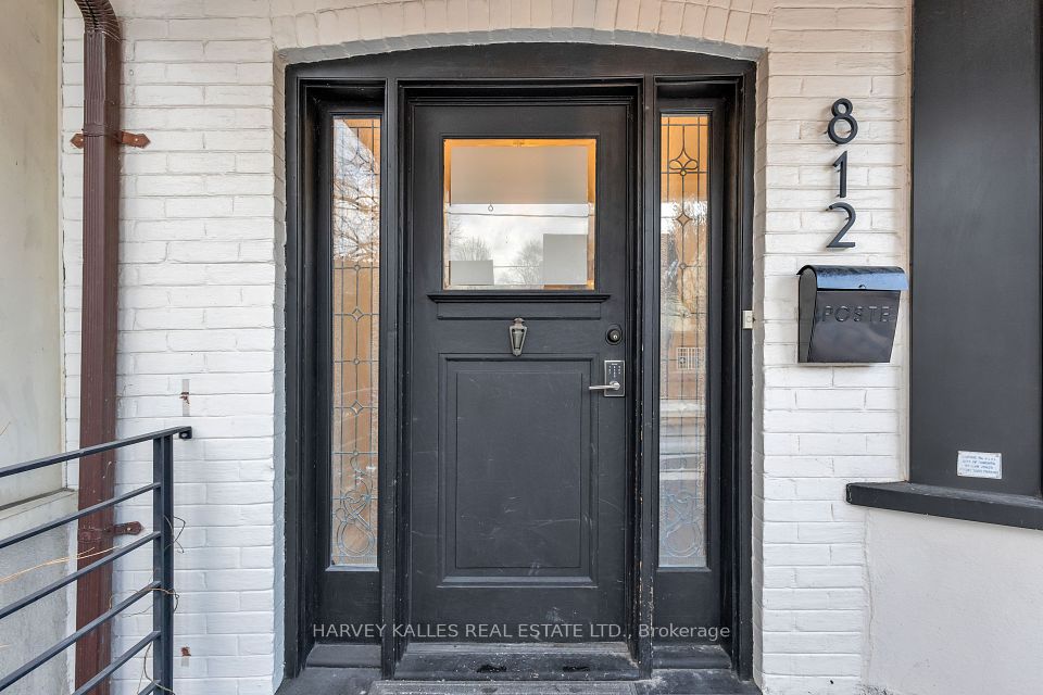 812 Duplex Avenue