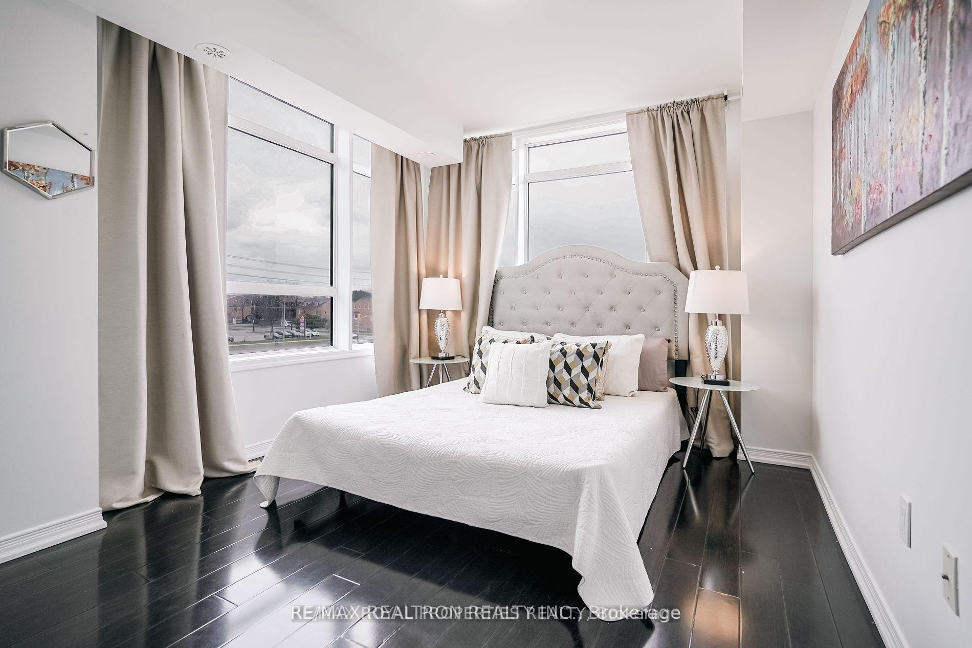 2 Bedrooms Condo at 80 Orchid Place, Toronto For sale