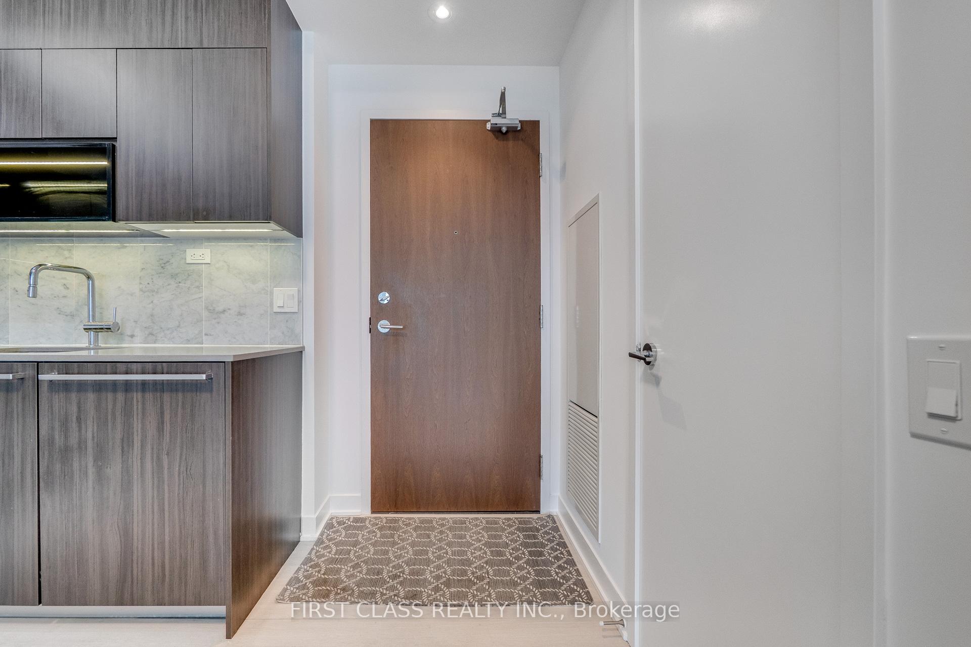 3 Bedrooms Condo at 80 Queens Wharf, Toronto For sale