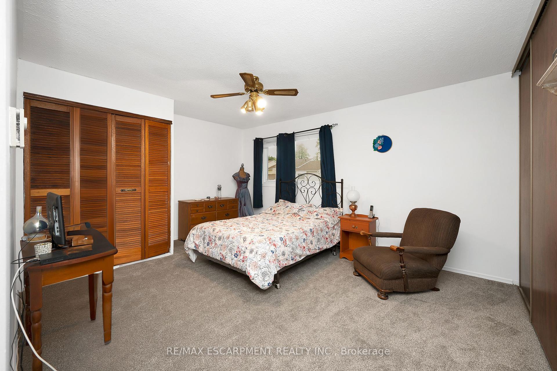 3 Bedrooms Condo at 5017 Pinedale, Burlington For sale