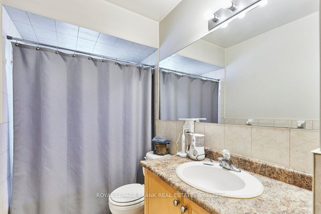 706 Dunlop Street W