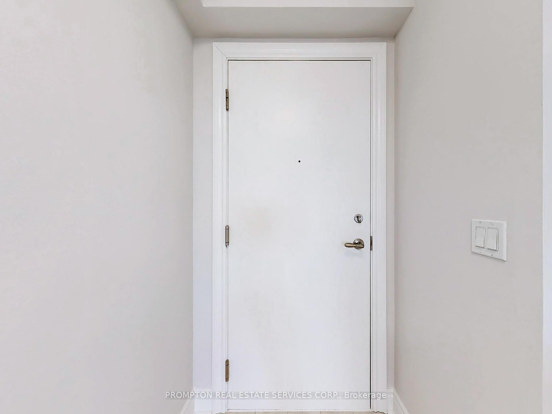 2 Bedrooms Condo at 15 Greenview, Toronto For sale