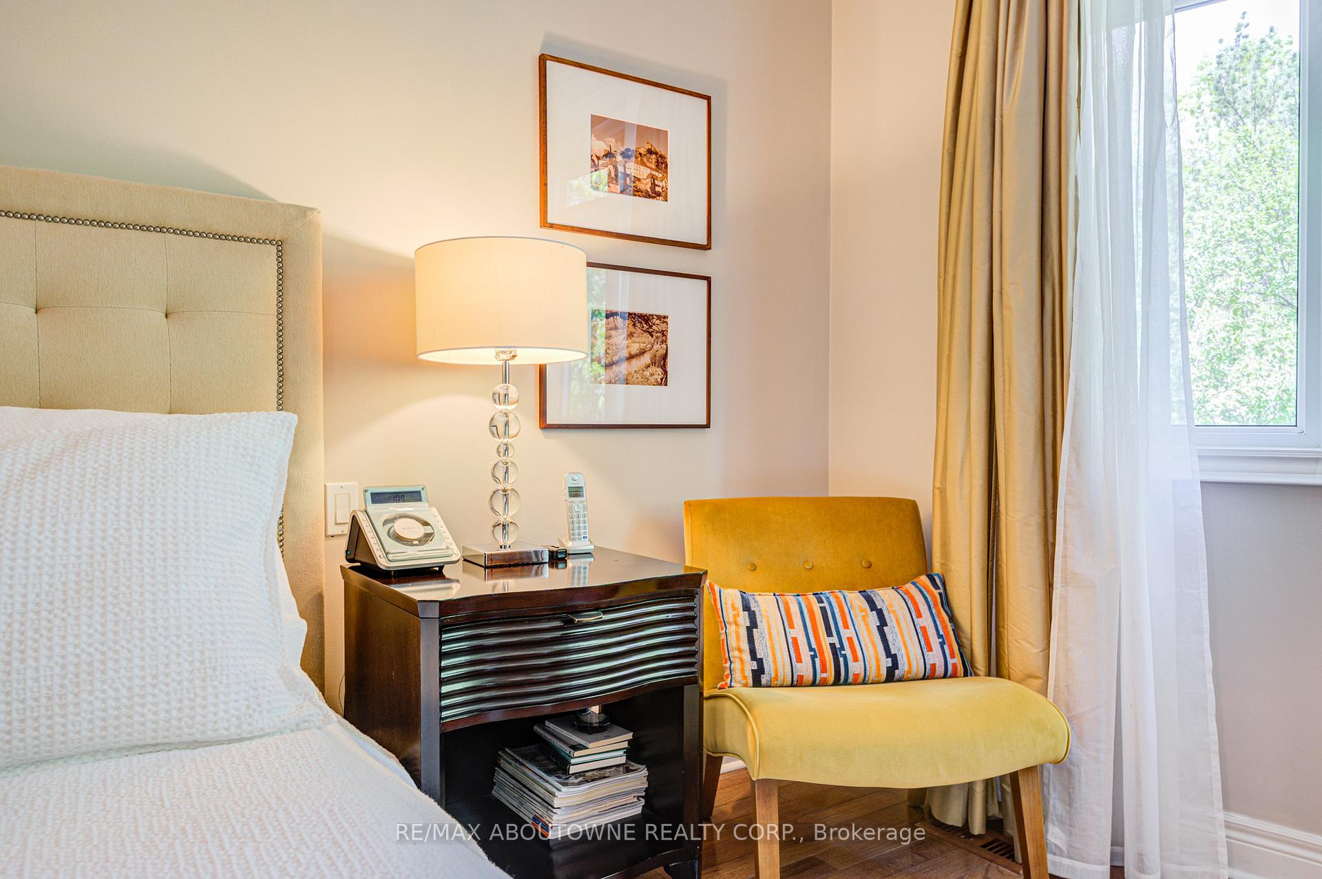 2 Bedrooms Condo at 1169 Dorval, Oakville For sale