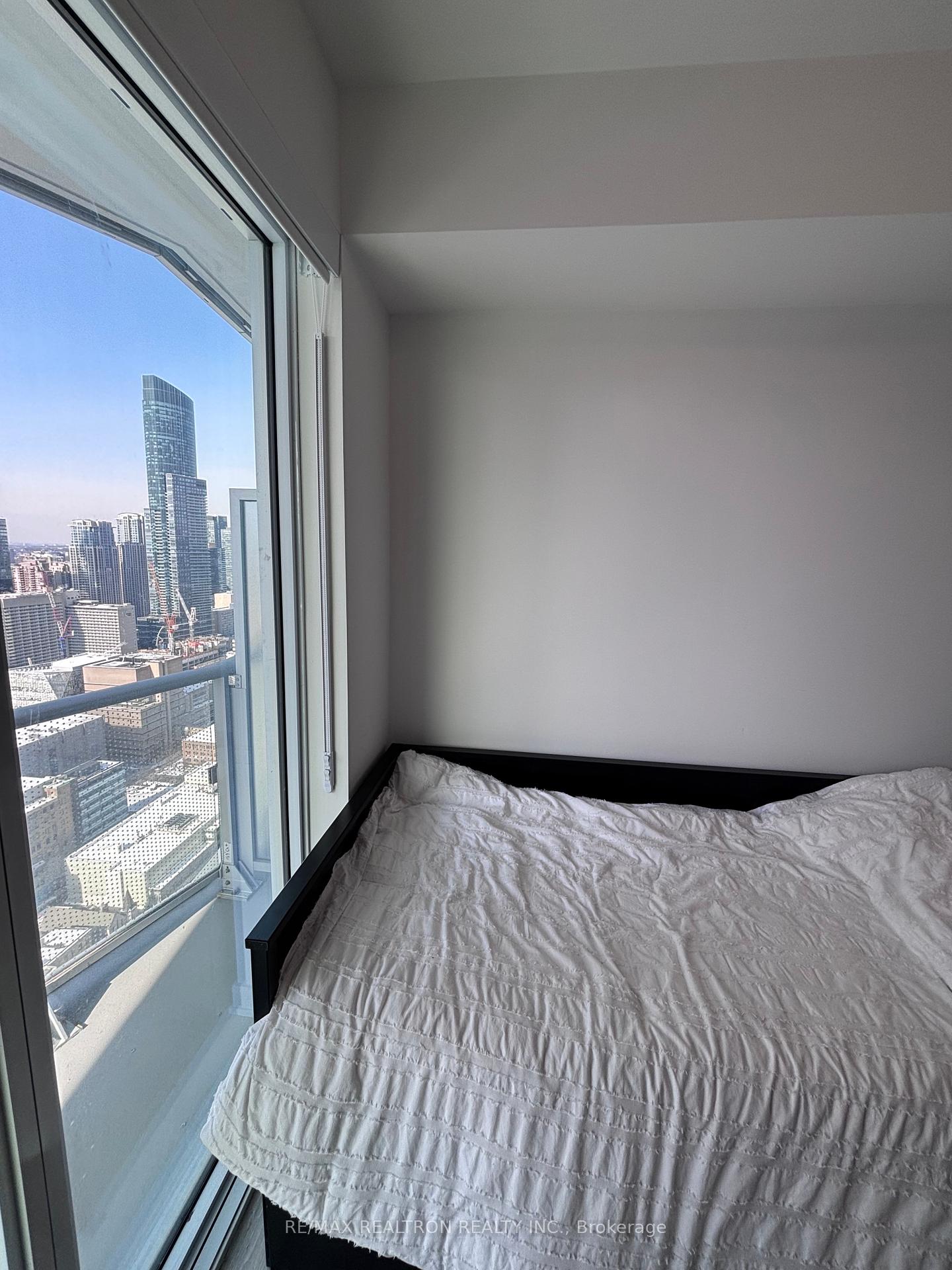 3 Bedrooms Condo at 100 Dalhousie, Toronto For sale