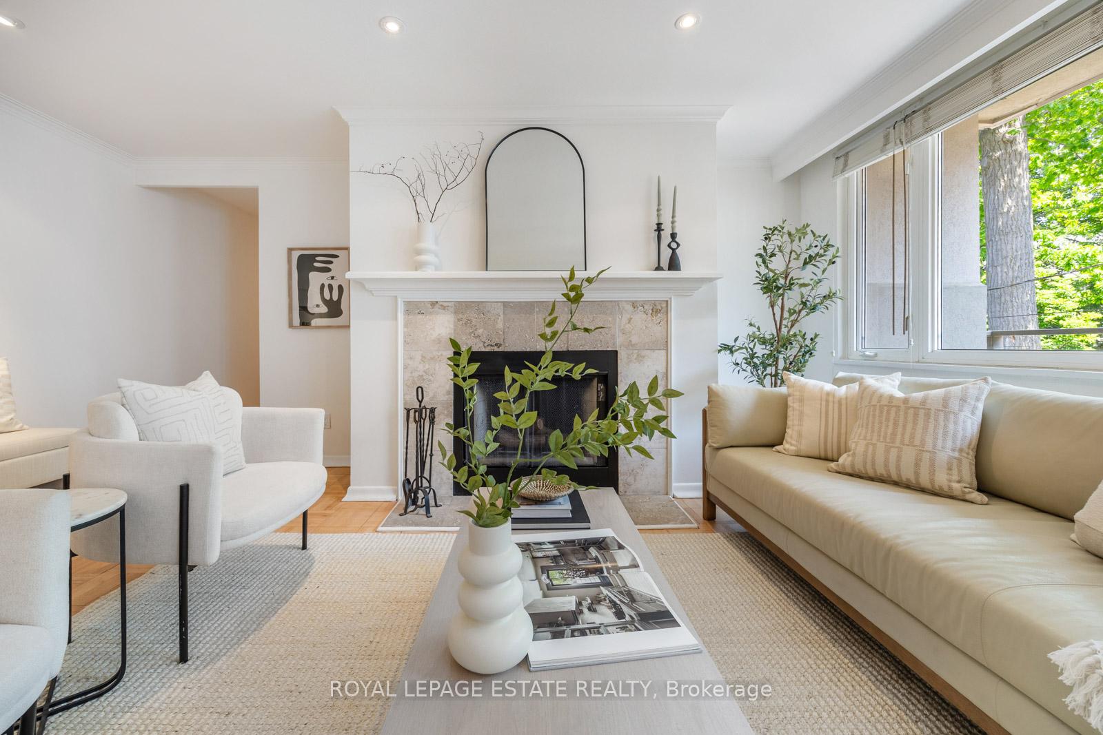 2 Bedrooms Co-op at 21 Benlamond, Toronto For sale