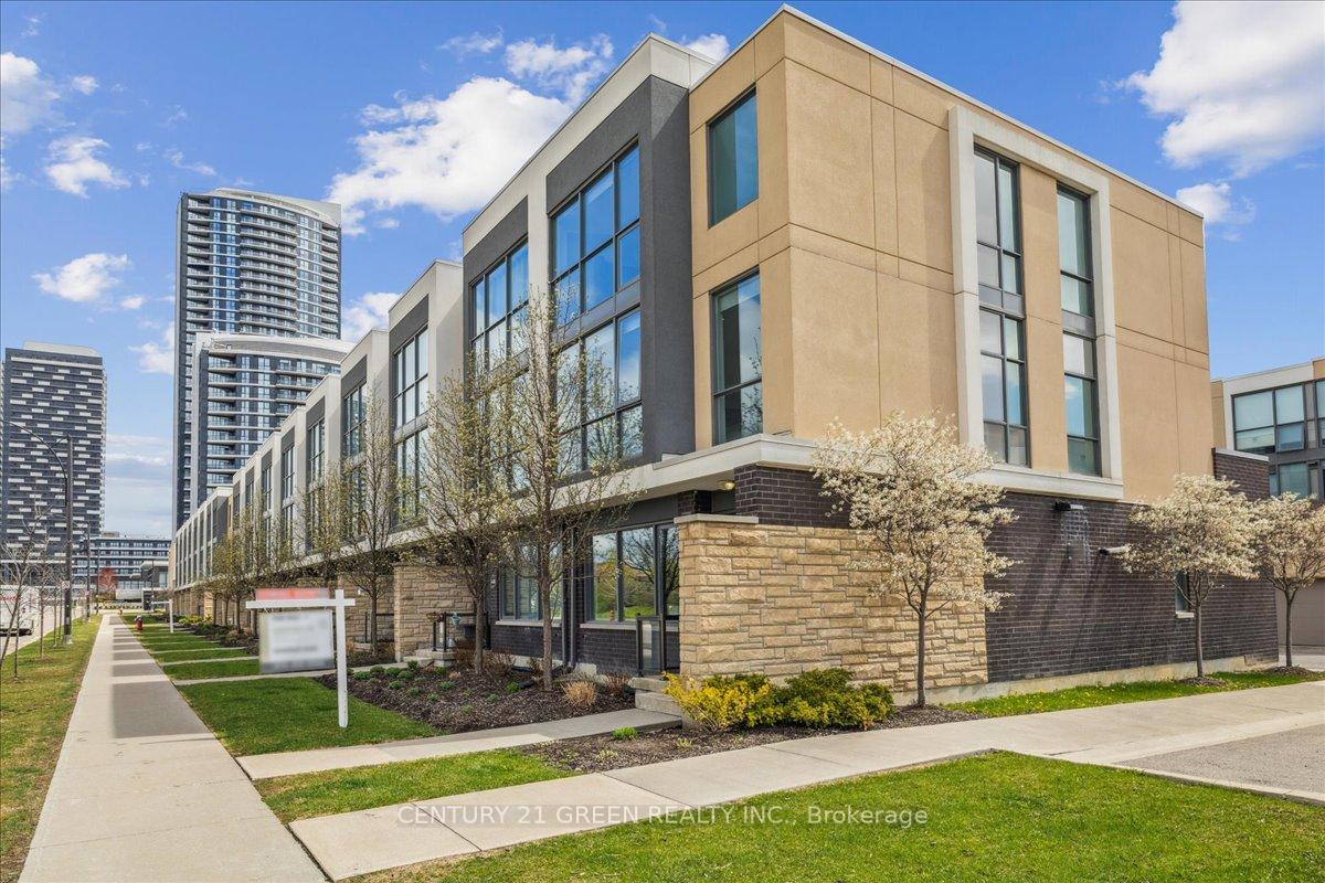 3 Bedrooms Condo at 90 Little Creek, Mississauga For sale